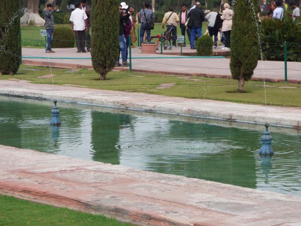 The 350 year fountain with bronze hardware are still functioning.  They were running the day we were there and our guide says it is normally on when "VIPs" are there.